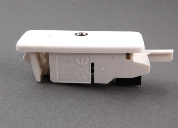 NEW VOLKSWAGEN GOLF 1K MK5 AUX IN-SOCKET 1K0035724B ORIGINAL - Image 2
