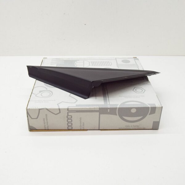 NEW MERCEDES-BENZ B W246 RIGHT WINDOW TRIANGLE TRIM A2466901687 ORIGINAL - Image 2