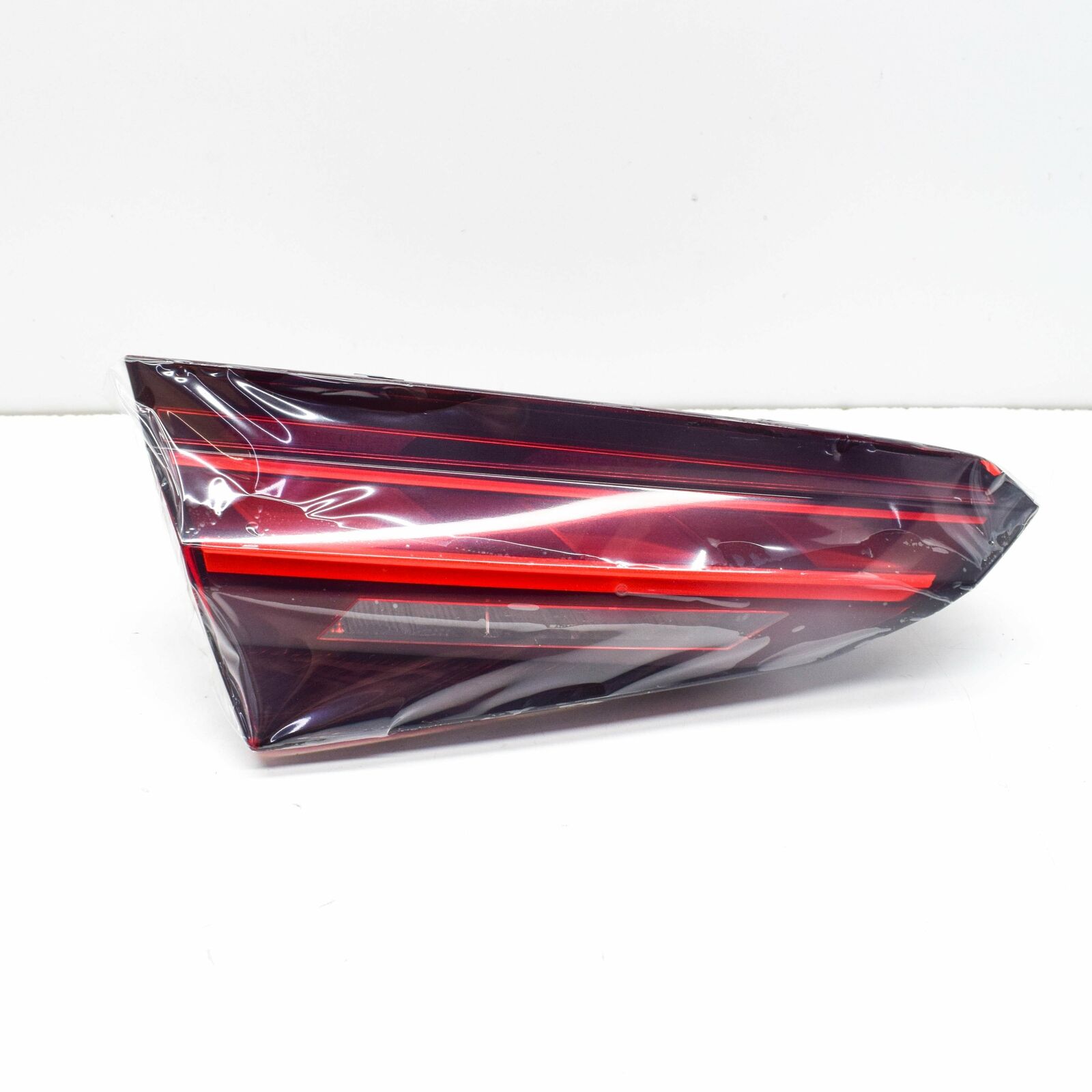 NEW AUDI A5 8W6 REAR LEFT INNER LED TAILLIGHT 8W6945093AA ORIGINAL 2 NEW AUDI A5 8W6 REAR LEFT INNER LED TAILLIGHT 8W6945093AA ORIGINAL - Image 2