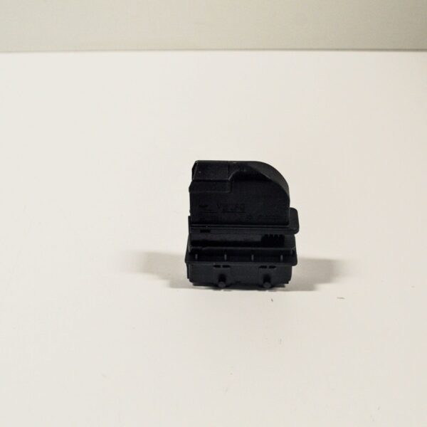 NEW AUDI A1 8X FLAT CONTACT HOUSING WITH LOCKING MECHANISM 8K0972701 ORIGINAL - Image 2