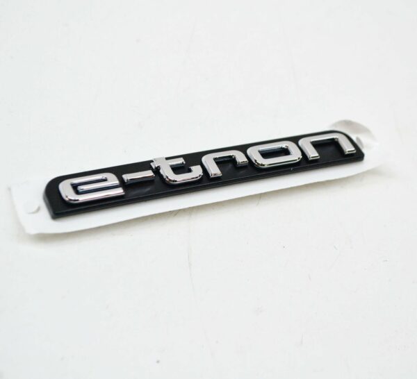 NEW AUDI A3 S 8V E-TRON FRONT RADIATOR GRILLE EMBLEM BADGE 8V4853736A2ZZ - Image 2