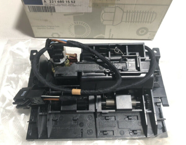 NEW MERCEDES-BENZ S W221 CONSOLE FRONT PIGEONHOLE HOUSING A2216801552 ORIGINAL - Image 2