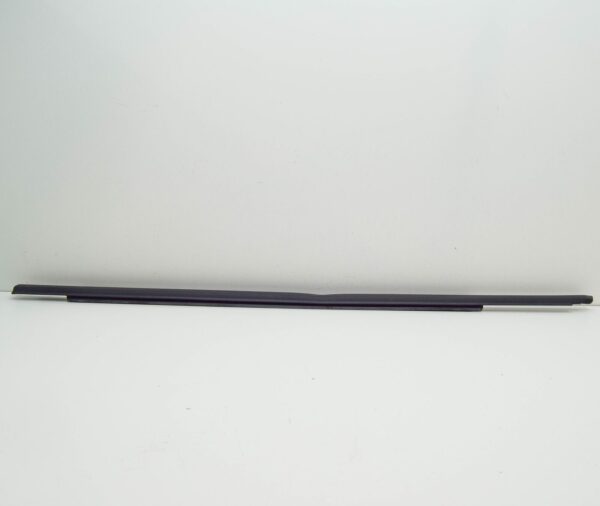 NEW AUDI Q3 8U FRONT LEFT OUTER DOOR WINDOW APERTURE SEAL 8U0837477 ORIGINAL - Image 2