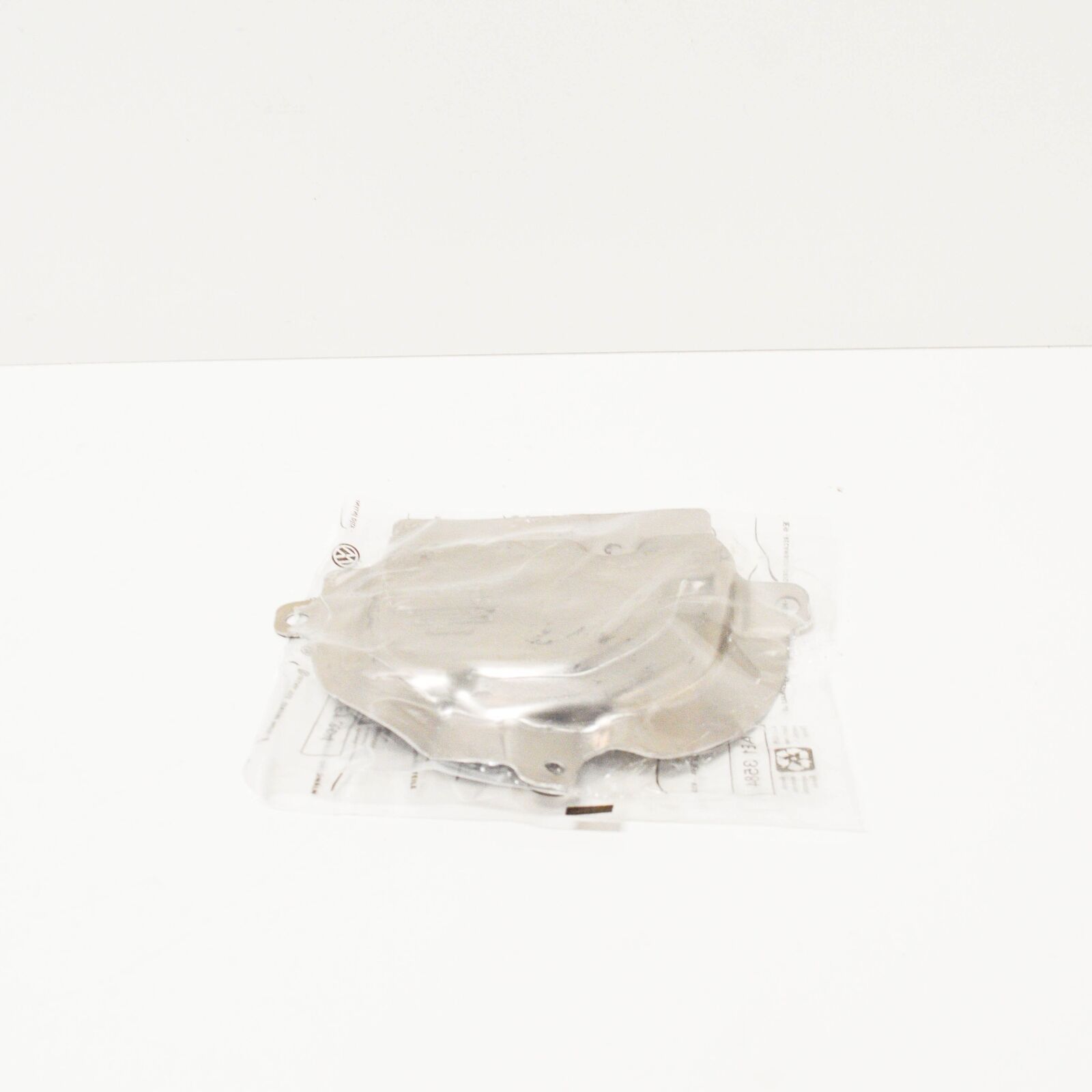 NEW AUDI A4 B9 FRONT RIGHT FENDER BACK PANEL ACCESS COVER 8W0805584A ORIGINAL 2 NEW AUDI A4 B9 FRONT RIGHT FENDER BACK PANEL ACCESS COVER 8W0805584A ORIGINAL - Image 2