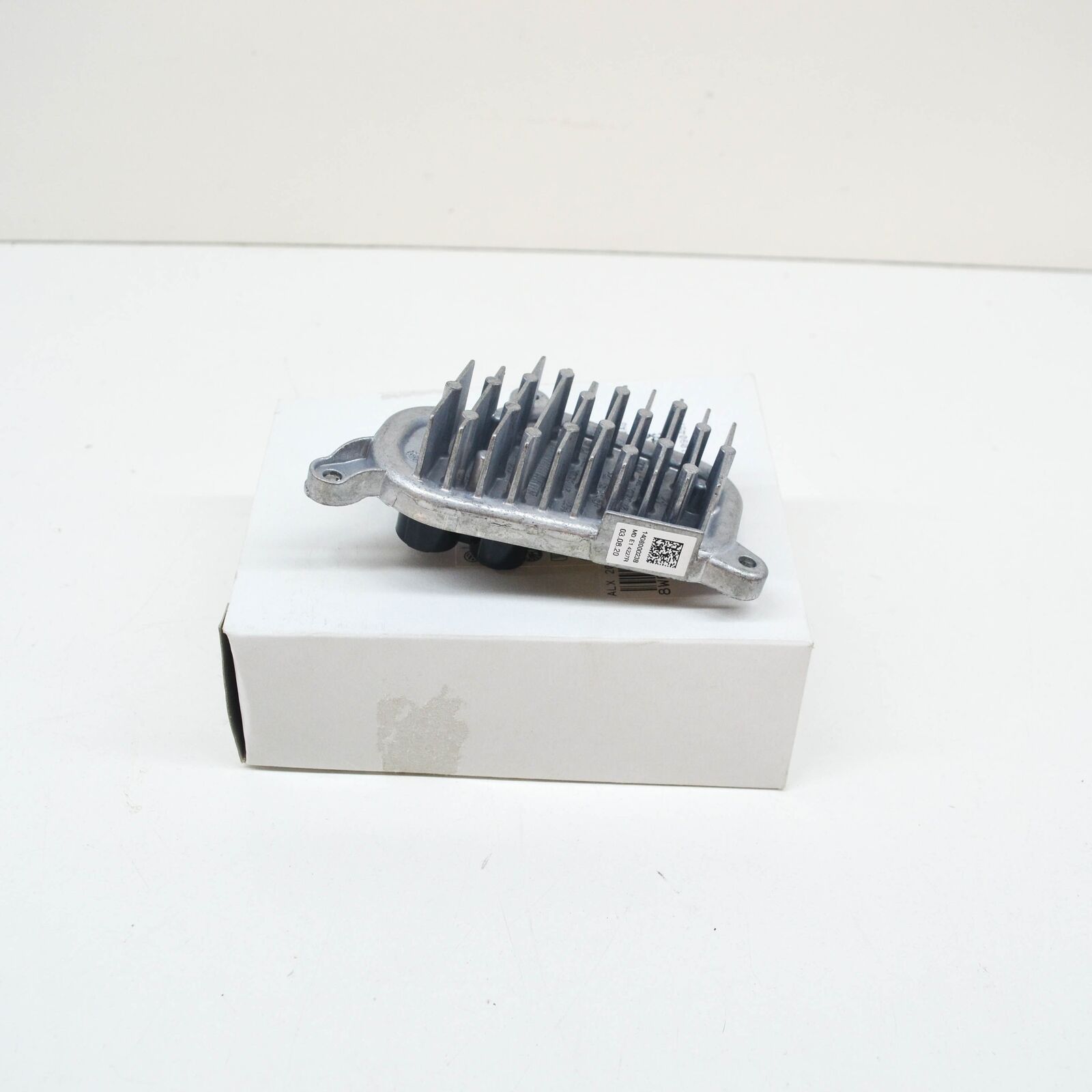 NEW AUDI A5 CABRIO 8W6 FRONT RIGHT DRL LIGHT LED MODULE UNIT 8W6998474A ORIGINAL 2 NEW AUDI A5 CABRIO 8W6 FRONT RIGHT DRL LIGHT LED MODULE UNIT 8W6998474A ORIGINAL - Image 2