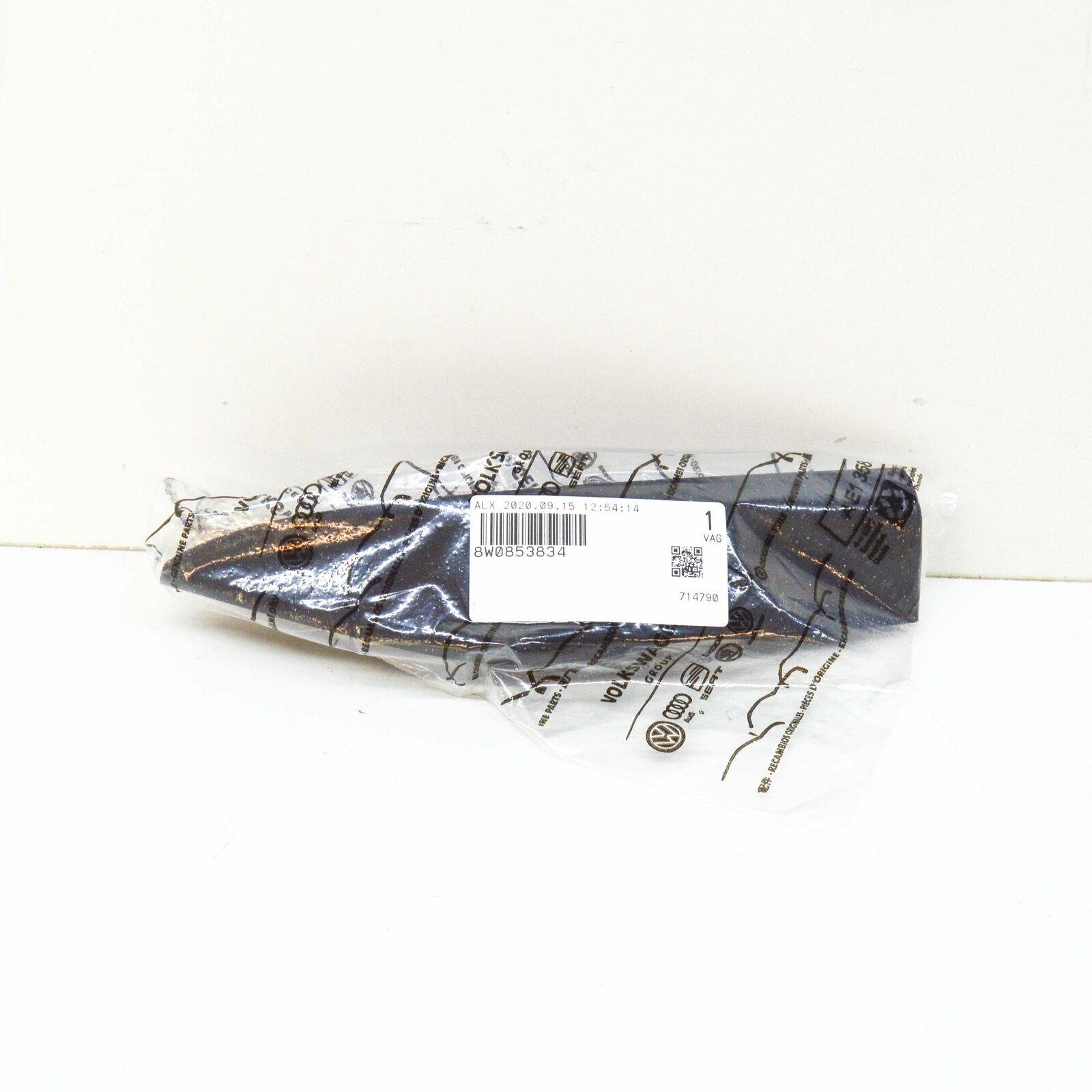 NEW AUDI A4 B9 FRONT FENDER RIGHT WHEEL ARCH SPOILER 8W0853834 ORIGINAL 2 NEW AUDI A4 B9 FRONT FENDER RIGHT WHEEL ARCH SPOILER 8W0853834 ORIGINAL - Image 2