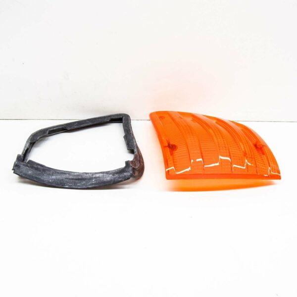 NEW MB SL R107 FRONT LEFT ORANGE BLINKER LAMP LENS A0008200066 - Image 2
