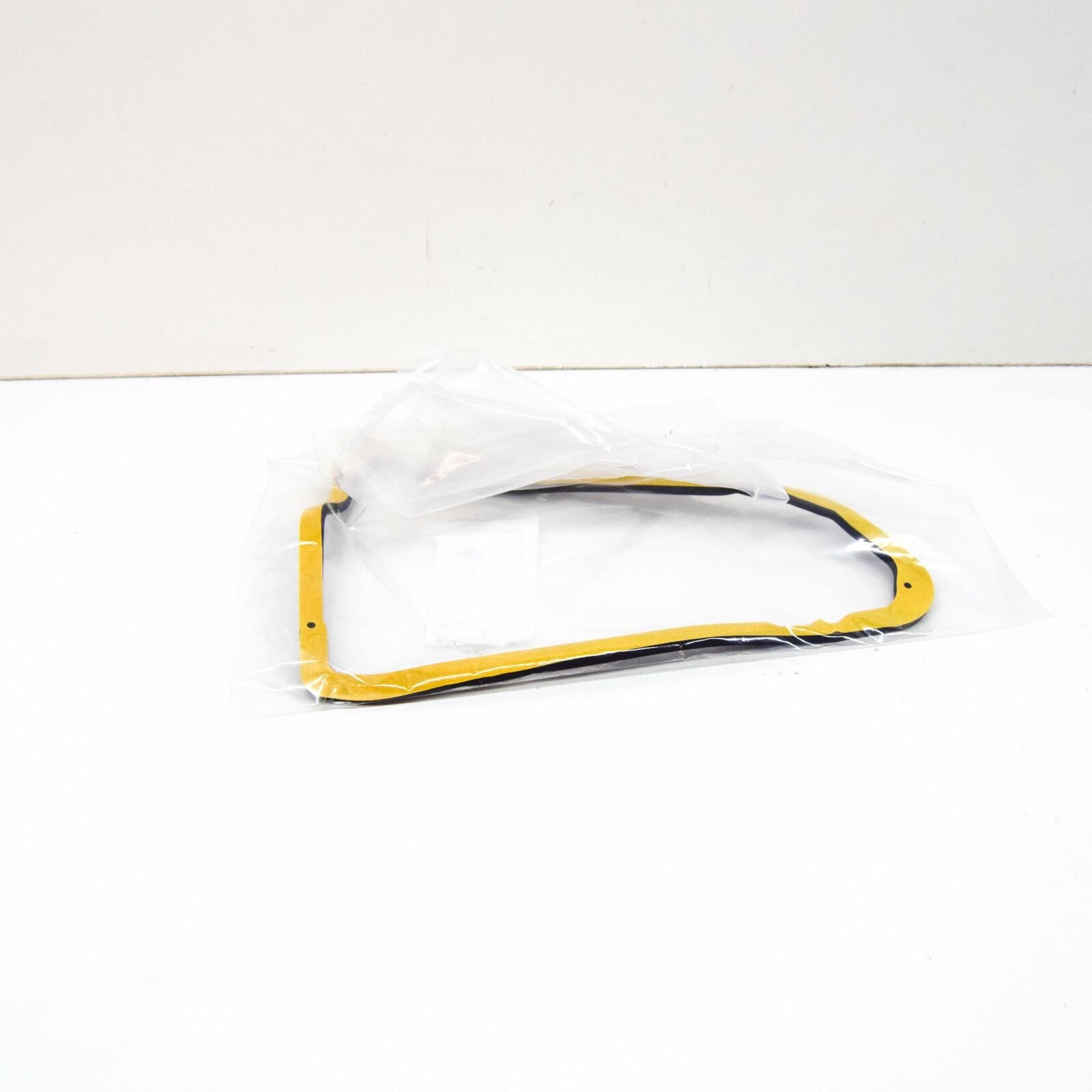NEW AUDI A4 B8 REAR LEFT INNER TAIL LIGHT SEAL 8K5945191A ORIGINAL 2 NEW AUDI A4 B8 REAR LEFT INNER TAIL LIGHT SEAL 8K5945191A ORIGINAL - Image 2