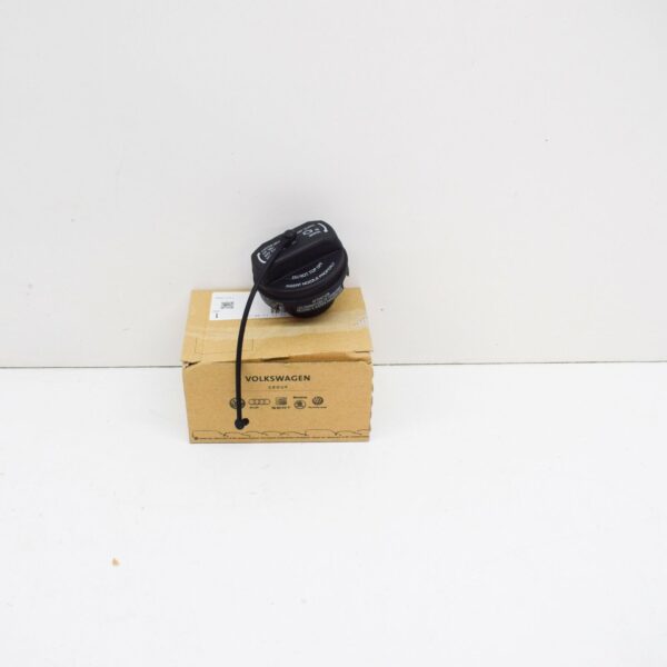 NEW AUDI R8 42 FUEL TANK CAP 420201550D - Image 2