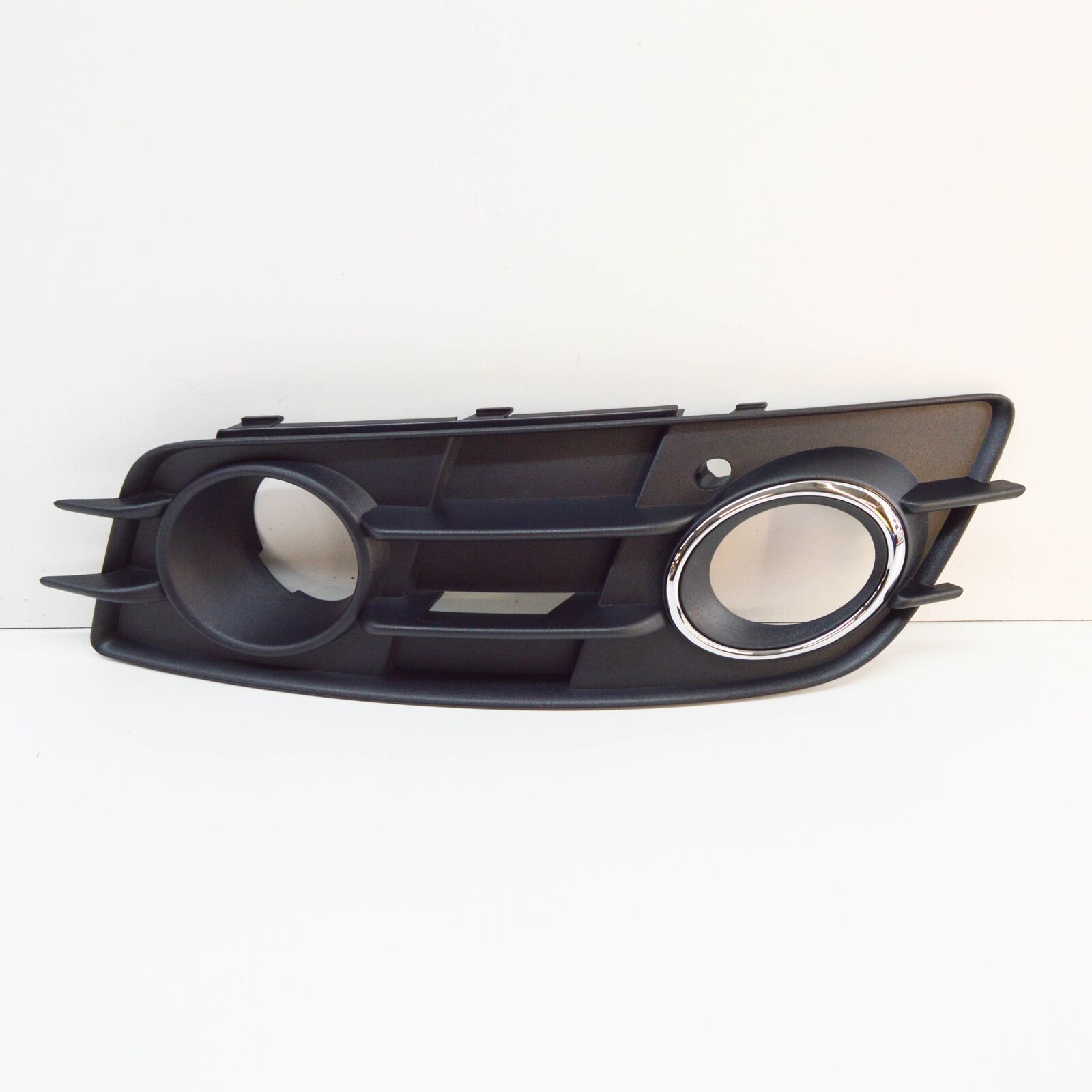 NEW AUDI A4 B8 FRONT BUMPER RIGHT GRILLE 8K0807682E01C 2 NEW AUDI A4 B8 FRONT BUMPER RIGHT GRILLE 8K0807682E01C - Image 2