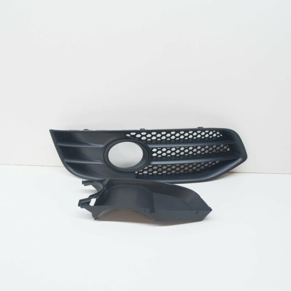 NEW AUDI A3 8P1 FRONT BUMPER RIGHT FOG LIGHT 8P0807682G ZDE - Image 2