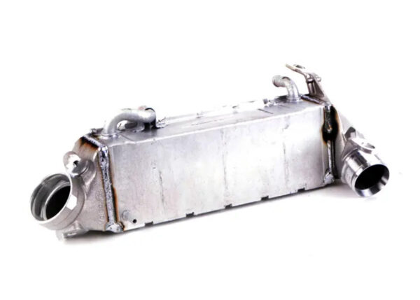 NEW VOLKSWAGEN PASSAT B8 INTERCOOLER 3AA145805B ORIGINAL - Image 2