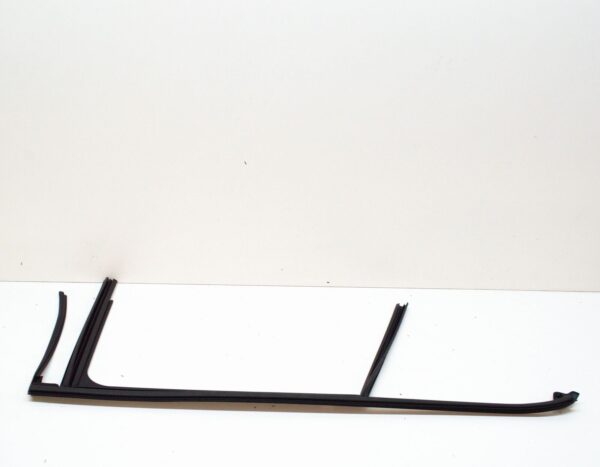NEW MERCEDES-BENZ A W176 REAR RIGHT DOOR WINDOW GUIDE RAIL A1767351200 - Image 2