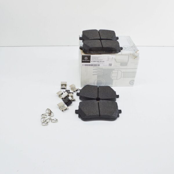 NEW MERCEDES-BENZ GLB X247 FRONT WHEEL BRAKE PAD SET A0004205303 ORIGINAL - Image 2