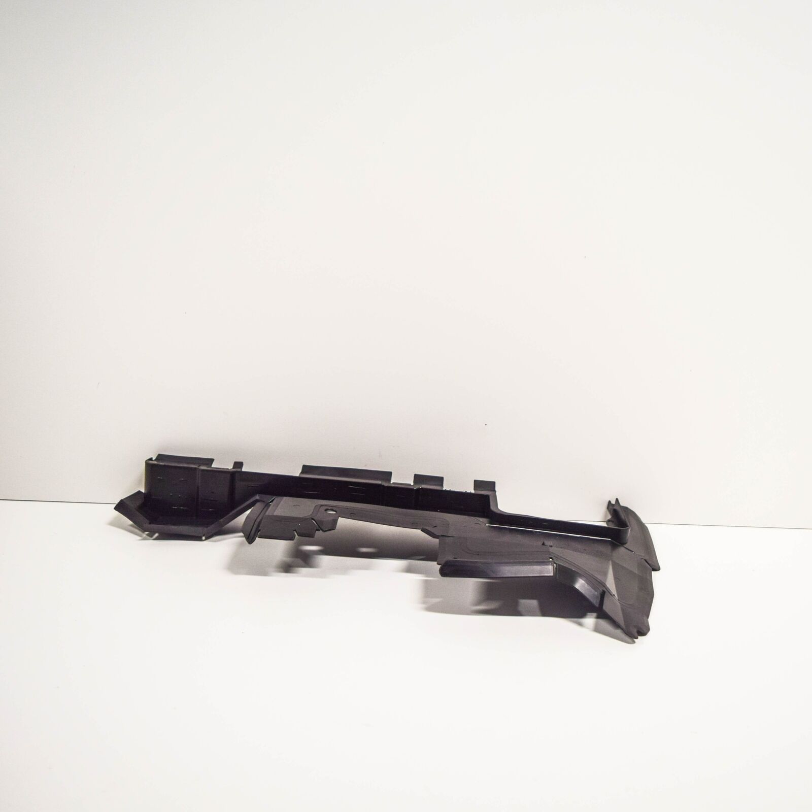 NEW AUDI A4 B8 RIGHT AIR GUIDE 8K0121284G 2 NEW AUDI A4 B8 RIGHT AIR GUIDE 8K0121284G - Image 2