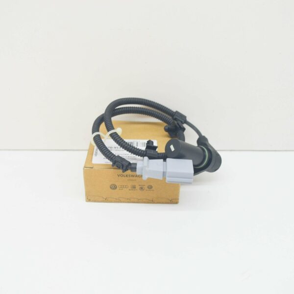 NEW VW TOUAREG 7L ENGINE SPEED SENSOR 070957147 - Image 2