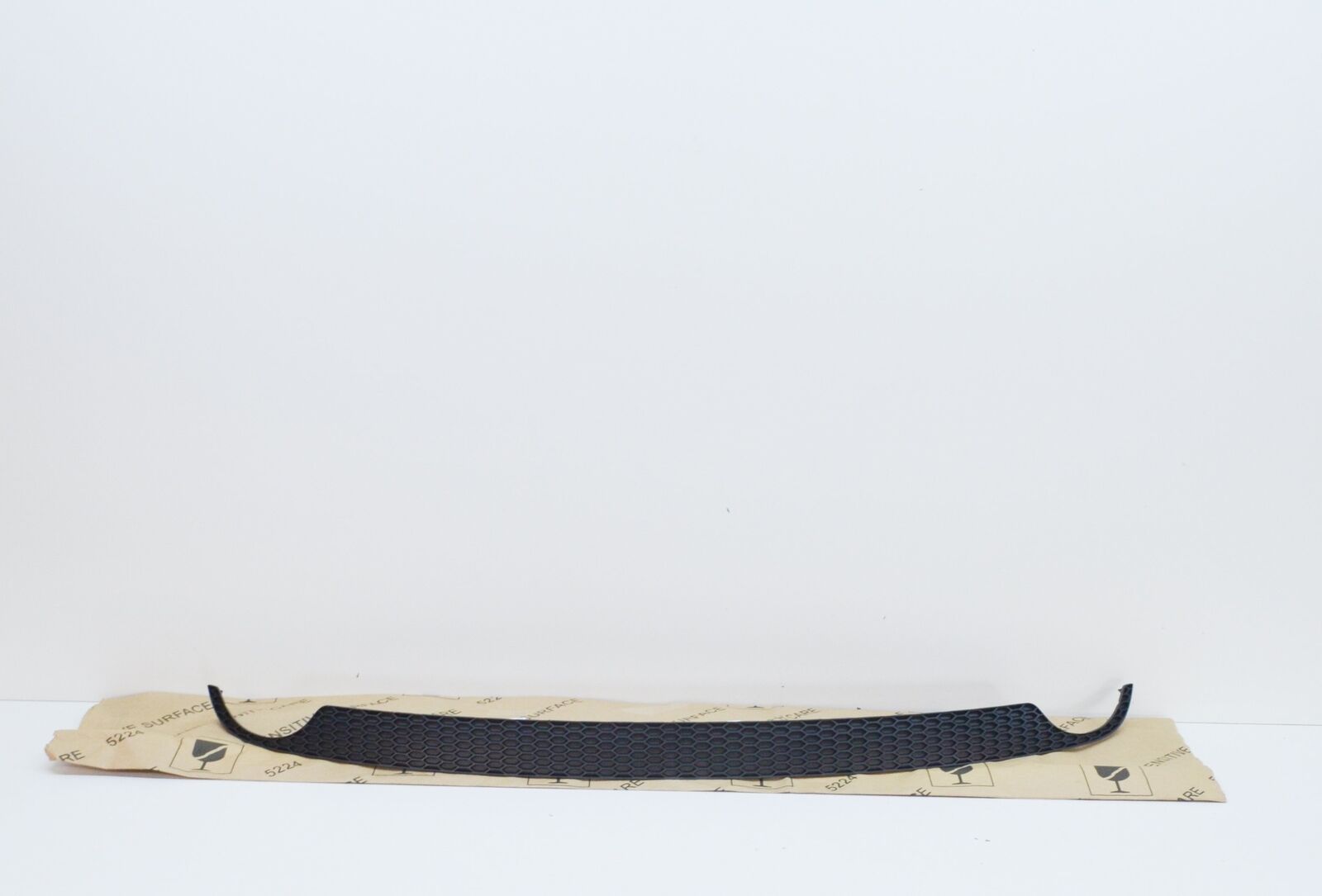 NEW AUDI A5 8T REAR BUMPER TRIM 8T0807833B01C 2 NEW AUDI A5 8T REAR BUMPER TRIM 8T0807833B01C - Image 2