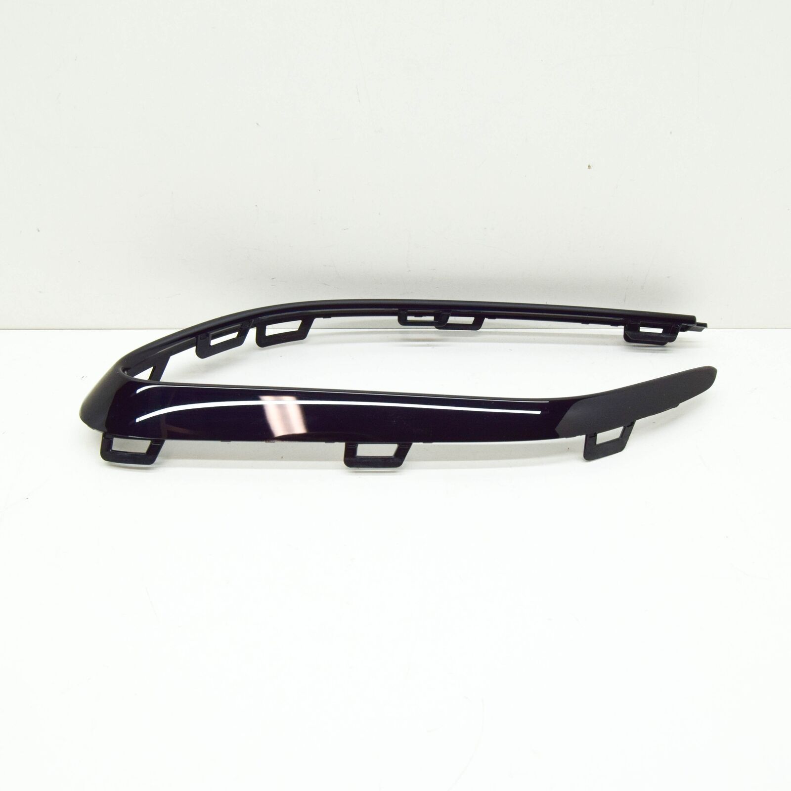 NEW MERCEDES-BENZ CLA COUPE C118 REAR LEFT STRIP TRIM A1188852302 ORIGINAL 2 NEW MERCEDES-BENZ CLA COUPE C118 REAR LEFT STRIP TRIM A1188852302 ORIGINAL - Image 2
