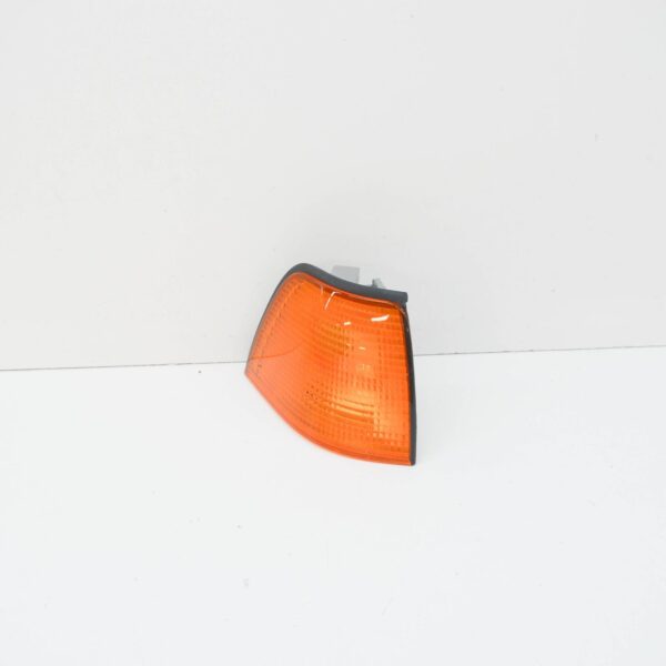 NEW BMW 3 E36 FRONT RIGHT TURN INDICATOR LIGHT 63138353278 ORIGINAL - Image 2