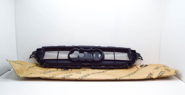 NEW AUDI RS6 C7 FRONT BUMPER UPPER CENTRE CLOSING ELEMENT 4G0807233D ORIGINAL - Image 2