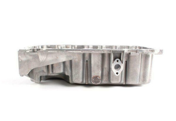 NEW VOLKSWAGEN SCIROCCO MK3 ENGINE OIL SUMP 06F103601J ORIGINAL - Image 2