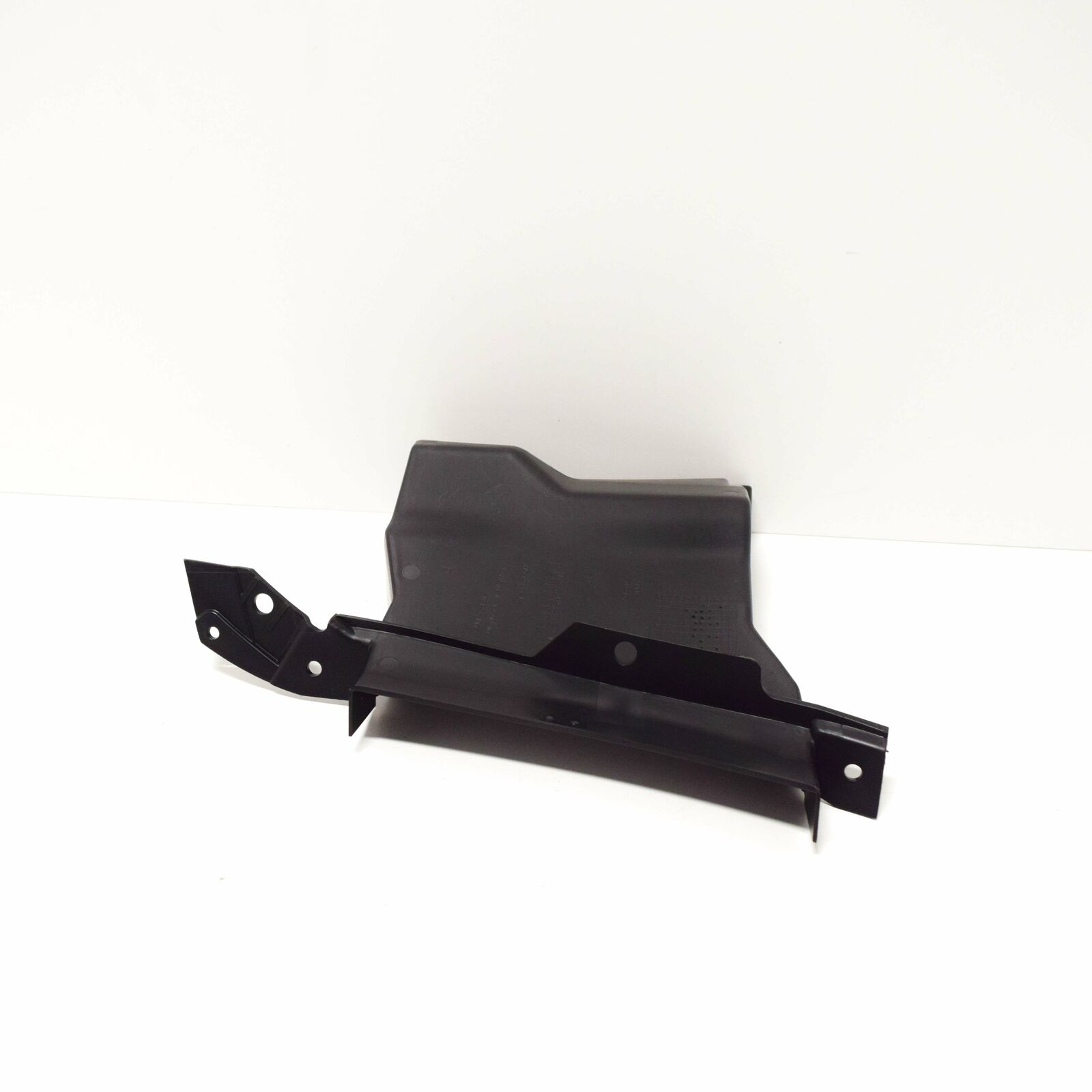 NEW AUDI A4 B9 S-LINE RIGHT RADIATOR SUPPORT AIR DEFLECTOR 8W0121764A ORIGINAL 2 NEW AUDI A4 B9 S-LINE RIGHT RADIATOR SUPPORT AIR DEFLECTOR 8W0121764A ORIGINAL - Image 2