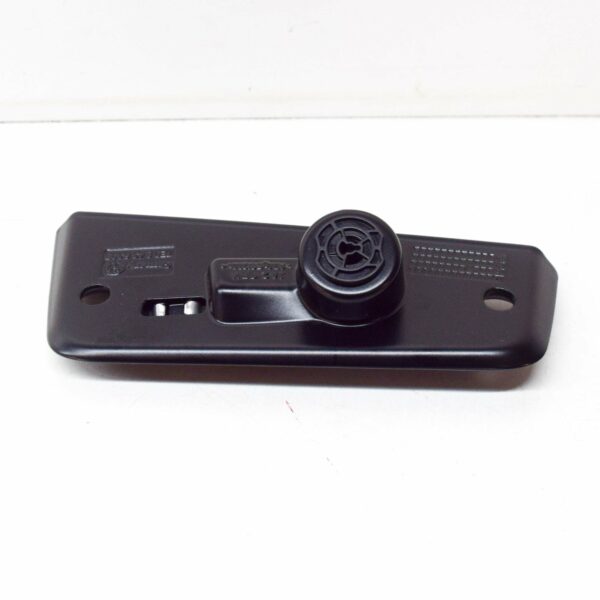 NEW VW TRANSPORTER T6 LEFT SLIDING DOOR LOWER CATCH PLATE 7E0843639B - Image 2