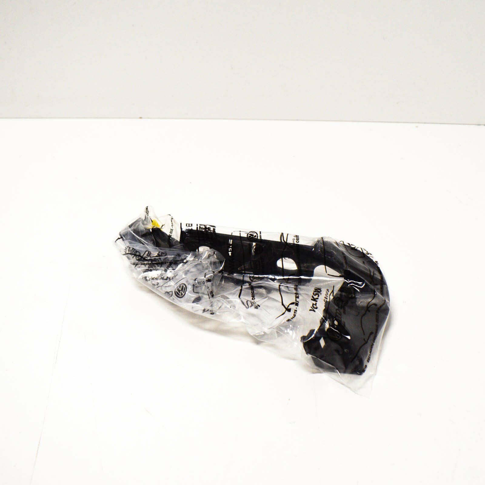 NEW AUDI A5 8W6 FRONT LEFT BUMPER UPPER GUIDE 8W6807283 ORIGINAL 2 NEW AUDI A5 8W6 FRONT LEFT BUMPER UPPER GUIDE 8W6807283 ORIGINAL - Image 2