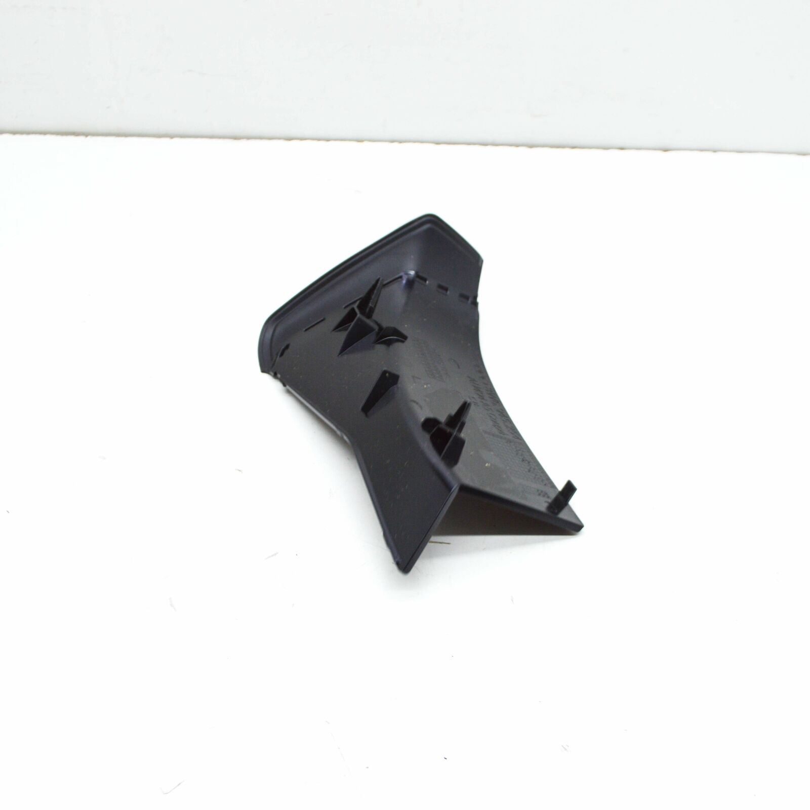 NEW AUDI A5 8W6 REAR RIGHT TAILLIGHT TRIM 8W6945254 ORIGINAL 2 NEW AUDI A5 8W6 REAR RIGHT TAILLIGHT TRIM 8W6945254 ORIGINAL - Image 2