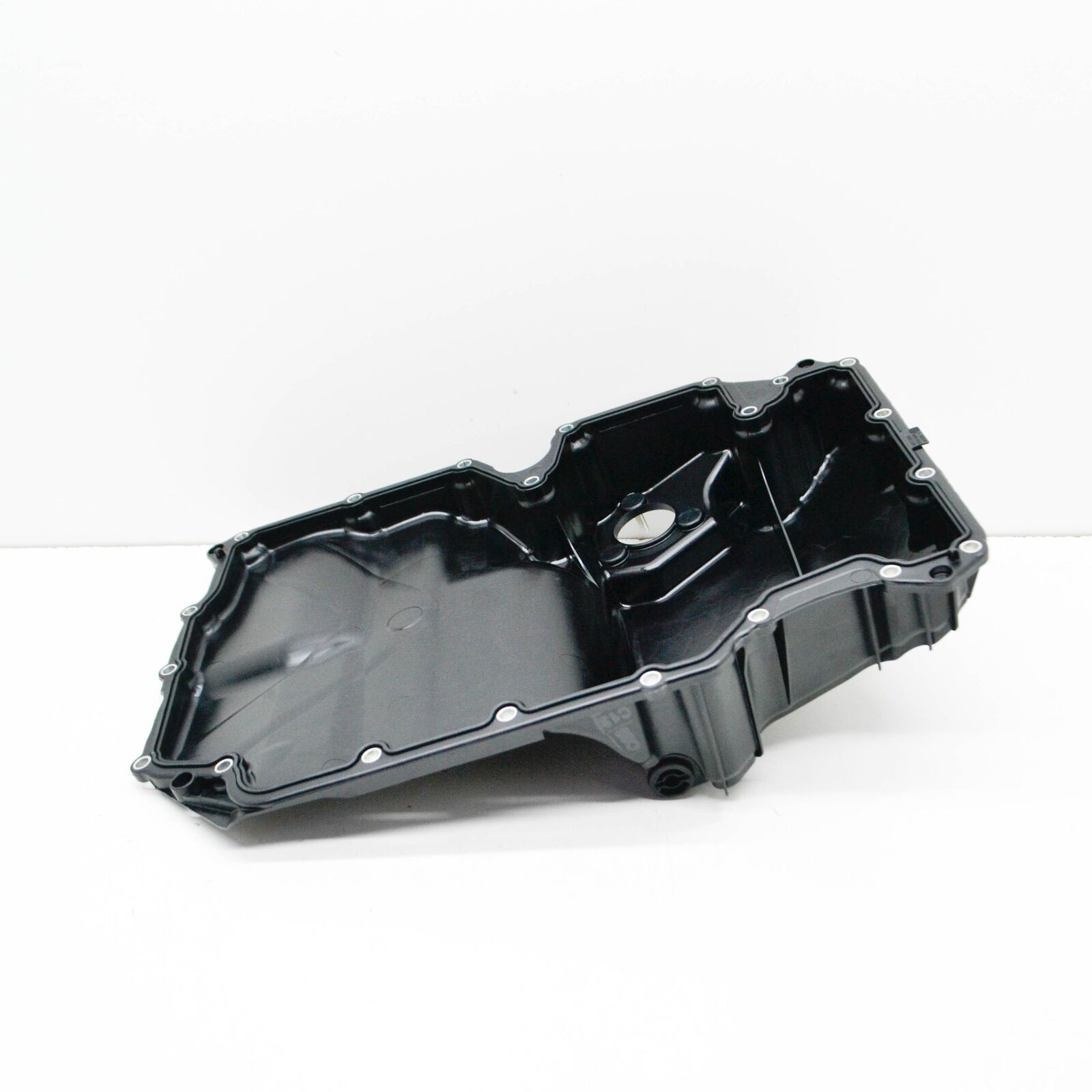 NEW AUDI A5 8W6 ENGINE OIL SUMP LOWER PART 05L103602B 2 NEW AUDI A5 8W6 ENGINE OIL SUMP LOWER PART 05L103602B - Image 2
