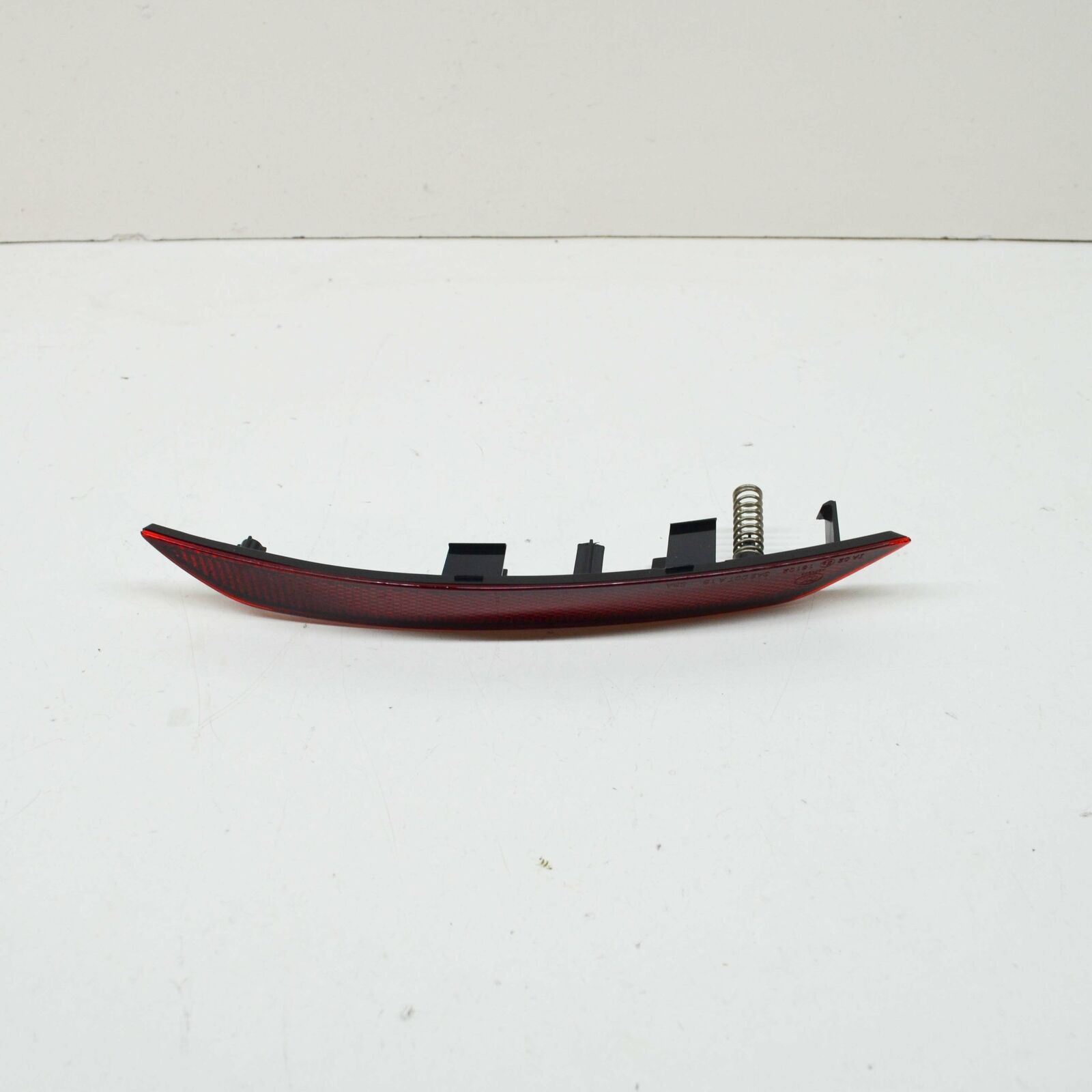 NEW AUDI A5 8W6 REAR RIGHT BUMPER REFLECTOR 8W6945106B ORIGINAL 2 NEW AUDI A5 8W6 REAR RIGHT BUMPER REFLECTOR 8W6945106B ORIGINAL - Image 2