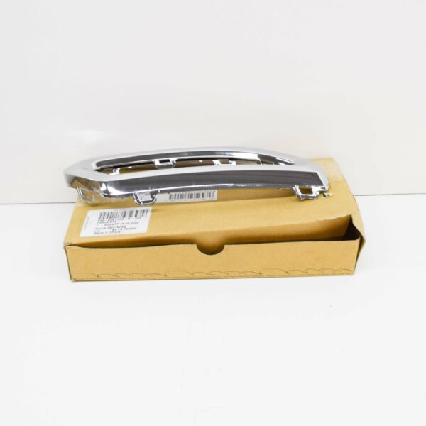 NEW VOLKSWAGEN GOLF MK7 REAR BUMPER RIGHT TRIM 5G6853332B2ZZ - Image 2