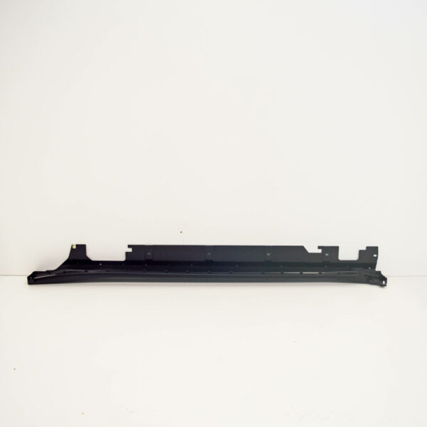 NEW BMW X1 F48 RIGHT SIDE PLASTIC SKIRT TRIM 51777332328 ORIGINAL - Image 2