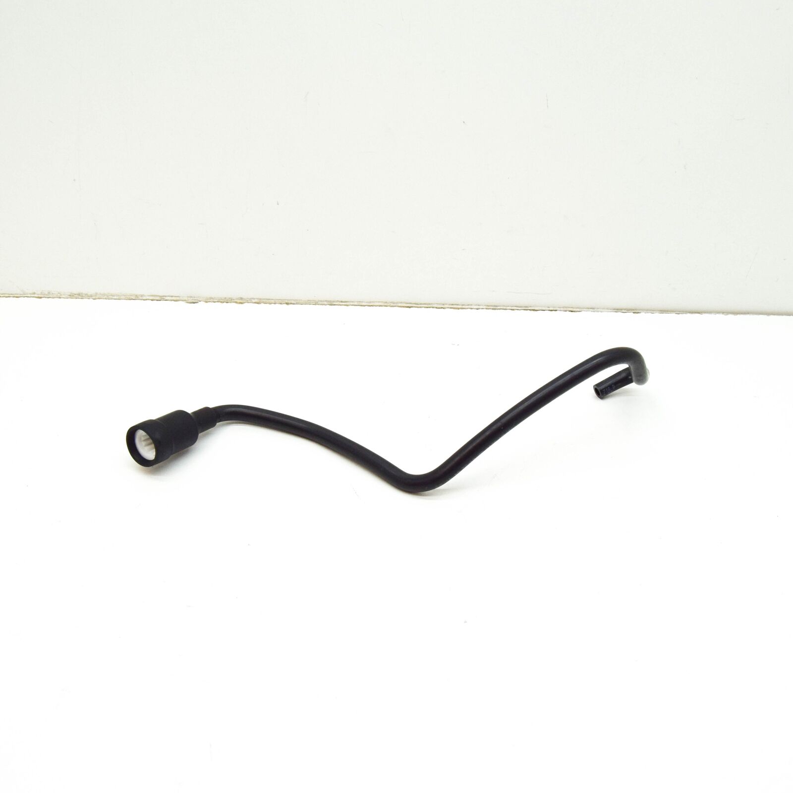 NEW AUDI A4 B8 RIGHT HEADLIGHT DRAIN TUBE 8T0941718D ORIGINAL 2 NEW AUDI A4 B8 RIGHT HEADLIGHT DRAIN TUBE 8T0941718D ORIGINAL - Image 2