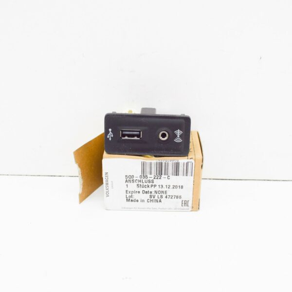 NEW VOLKSWAGEN GOLF MK7 USB AND AUX-IN CONNECTION 5G0035222C - Image 2