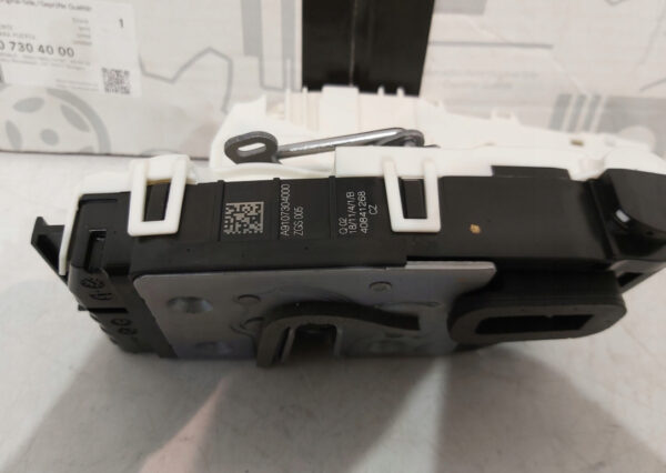 NEW MERCEDES-BENZ SPRINTER W907 REAR RIGHT DOOR LOCK A9107304000 ORIGINAL - Image 2