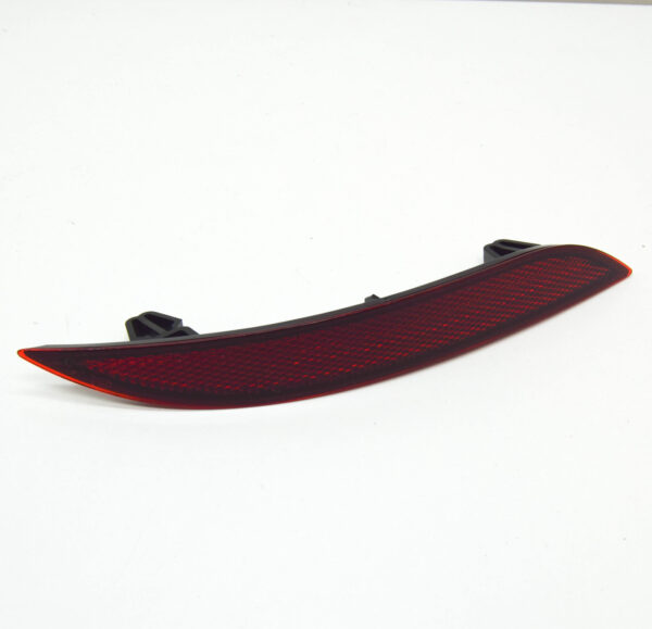NEW AUDI A3 8V REAR RIGHT BUMPER REFLECTOR 8V0945106A ORIGINAL - Image 2