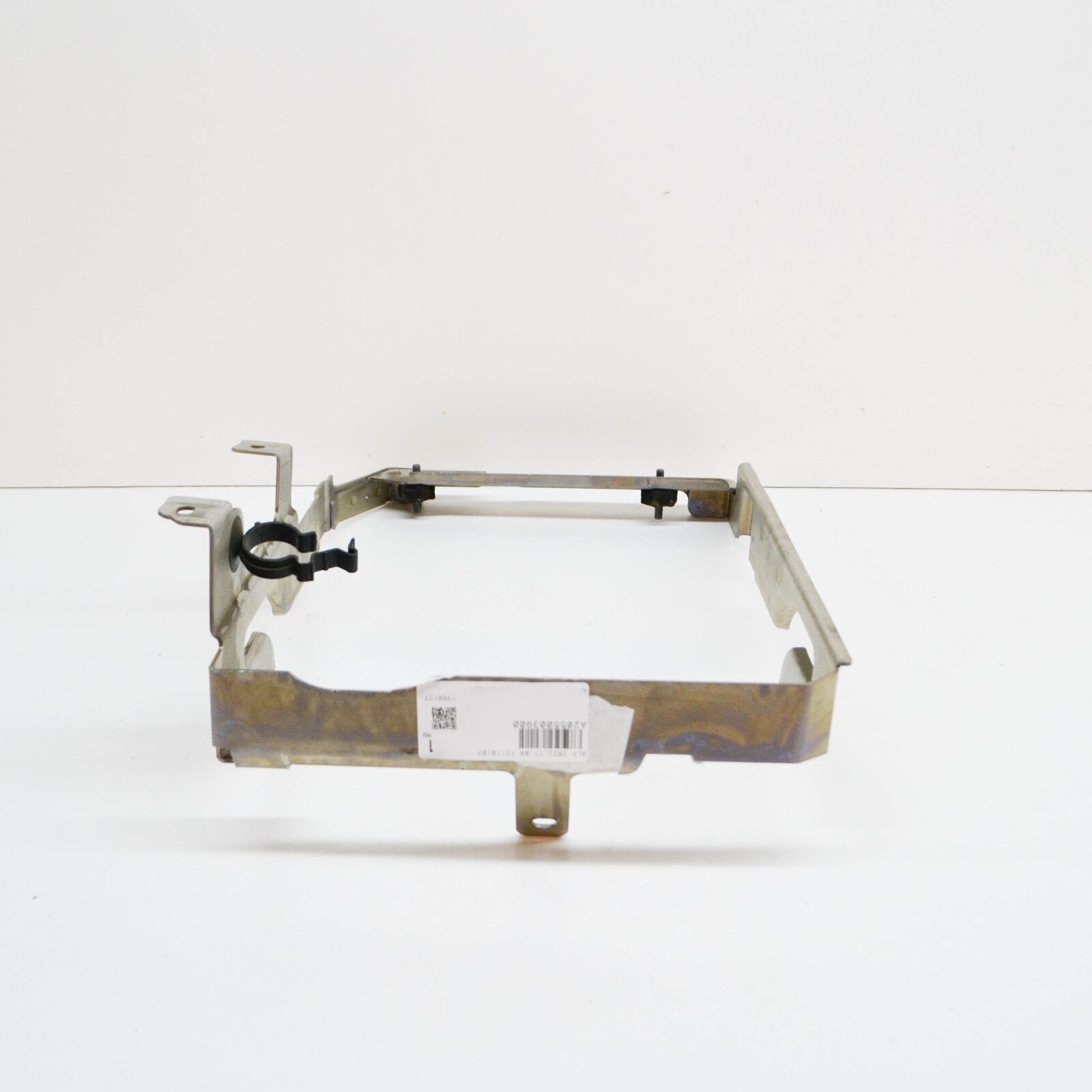 NEW MERCEDES-BENZ C W205 FRONT LEFT RADIATOR MOUNT BRACKET A2055003900 ORIGINAL 2 NEW MERCEDES-BENZ C W205 FRONT LEFT RADIATOR MOUNT BRACKET A2055003900 ORIGINAL - Image 2