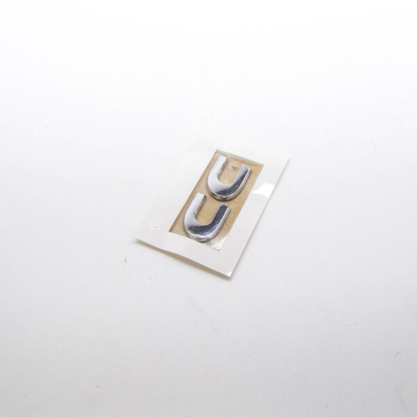 NEW VOLKSWAGEN CC REAR EMBLEM BADGE 3C8853687D739 ORIGINAL - Image 2