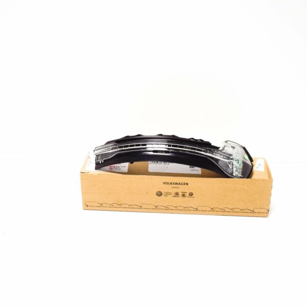 NEW AUDI A3 8V FRONT RIGHT WING MIRROR TURN INDICATOR 8V0949102C - Image 2