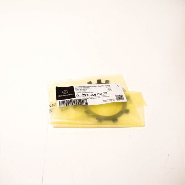 NEW MB SPRINTER W906 REAR WHEEL HUB OUTSIDE RETAINING PLATE A9063560073 ORIGINAL - Image 2