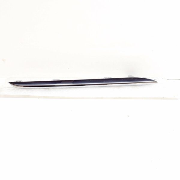 NEW MERCEDES-BENZ B W246 RADIATOR GRILLE BOTTOM RIGHT TRIM A2468882285 ORIGINAL - Image 2