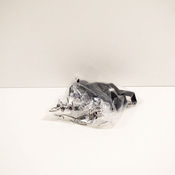 NEW AUDI A4 B8 FRONT BUMPER RIGHT SIDE GUIDE 8K0807284H ORIGINAL - Image 2