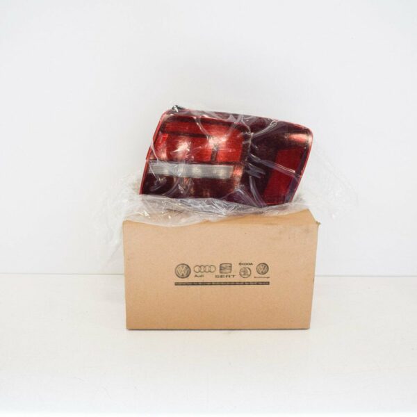 NEW VOLKSWAGEN JETTA MK6 REAR RIGHT TAILLIGHT 5C6945096N - Image 2