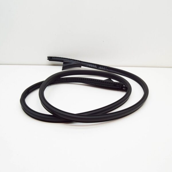 NEW MERCEDES-BENZ CLA COUPE C118 RIGHT ROOF SEAL A1186730600 ORIGINAL - Image 2