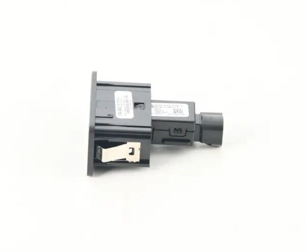 NEW VW TOUAREG CR USB CONNECTOR 760035222J ORIGINAL - Image 2