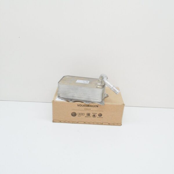 NEW AUDI Q7 4L ENGINE OIL COOLER 057117021M ORIGINAL - Image 2