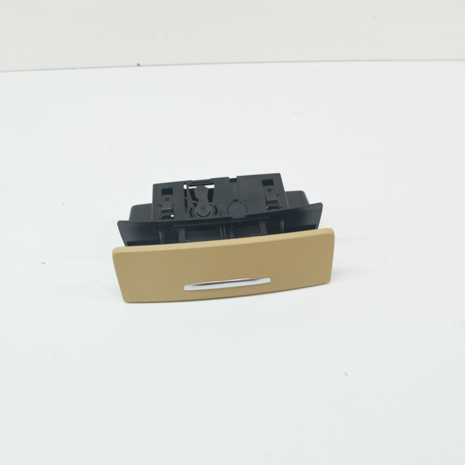 NEW BMW 3 E90 REAR CENTER CONSOLE ASHTRAY COVER BEIGE 51167138527 2 NEW BMW 3 E90 REAR CENTER CONSOLE ASHTRAY COVER BEIGE 51167138527 - Image 2