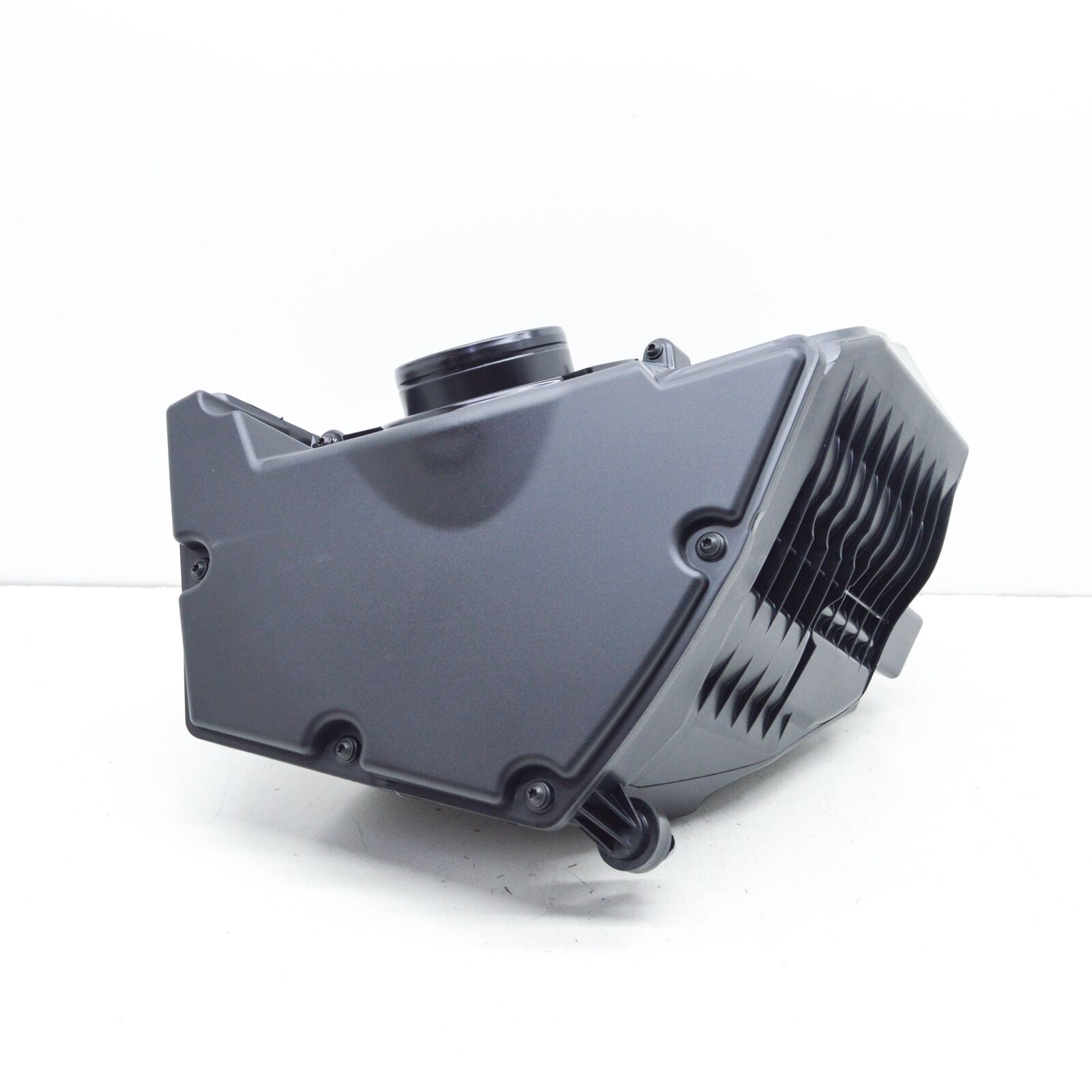 NEW AUDI A5 SPORTBACK F5 AIR FILTER BOX 8W0133837B ORIGINAL 2 NEW AUDI A5 SPORTBACK F5 AIR FILTER BOX 8W0133837B ORIGINAL - Image 2