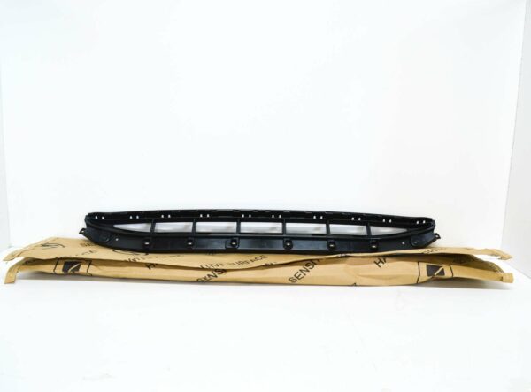 NEW AUDI Q3 8U FRONT BUMPER CENTER LOWER GRILLE 8U0807683 ORIGINAL - Image 2